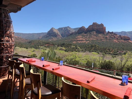 Peran Interior dan Dekorasi dalam Menciptakan Kenyamanan dan Estetika